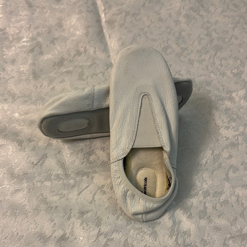 White leather Jazz/lyrical Dance Shoes. Gently used. In great condition.